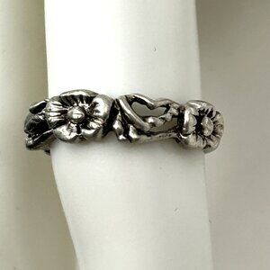Vintage Sterling Silver Floral Band Ring Dainty Flower Design Stacking Ring Size